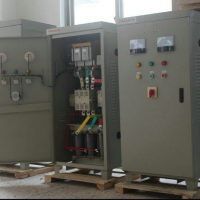 生产30kW三相自耦变压器启动柜,工业变频器尺寸