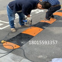 太仓小区道路安装减速带价格苏州停车场出入口*款减速带批发